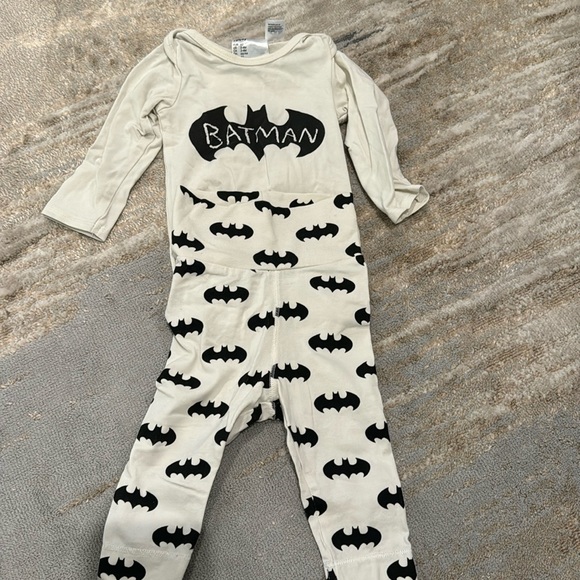 H&M Batman onesie and pants. 2-4 month. - Picture 1 of 3